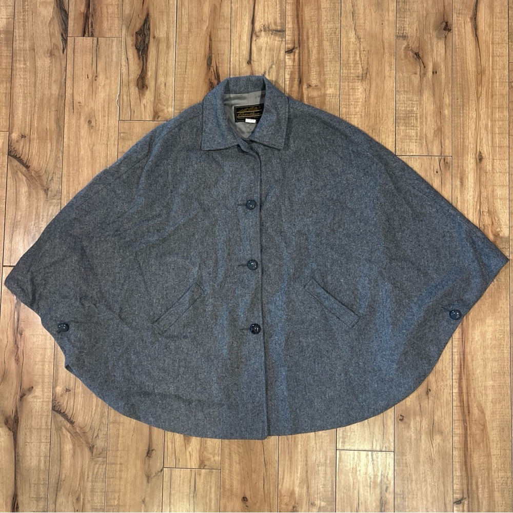 Vintage Eddie Bauer C.C. Filson Woman's Medium Gray Wool Cape Button Down Lined